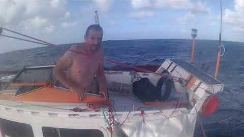 A four-meter sailboat crosses the Atlantic ...