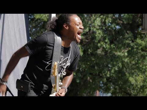 eric-gales---"don't-fear-the-reaper/all-along-the-watchtower"-(live-at-the-2017-dallas-guitar-show)