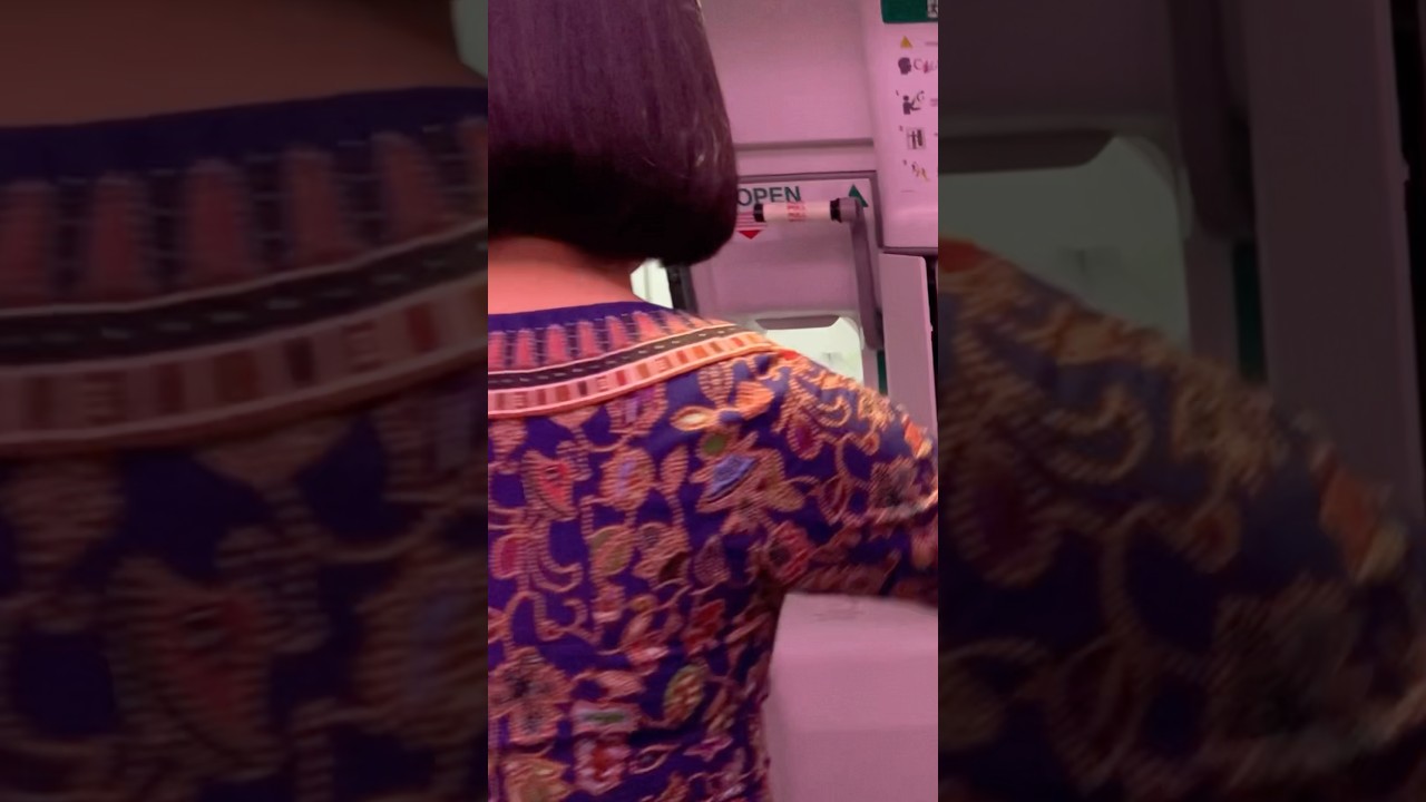 Airbus A350 door opening operation Singapore Airlines 