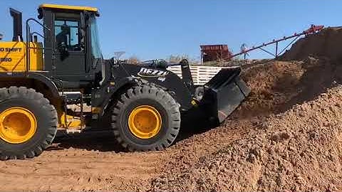 Dezzi CMI 980 Wheel Loader in a building sand operation