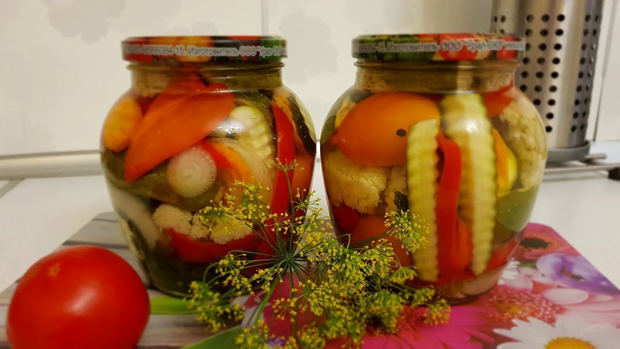 помидоры на зиму. салат из баклажанов на зиму. заготовка помидор на зиму. банки закрываю на зиму. помидоры на зиму без уксуса.