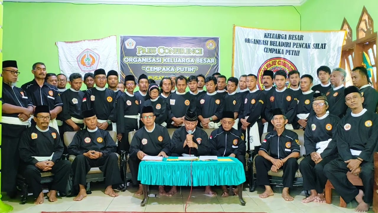 KONFERENSI PERS ORGANISASI KELUARGA BESAR CEMPAKA PUTIH tentang legalitas Organisasi