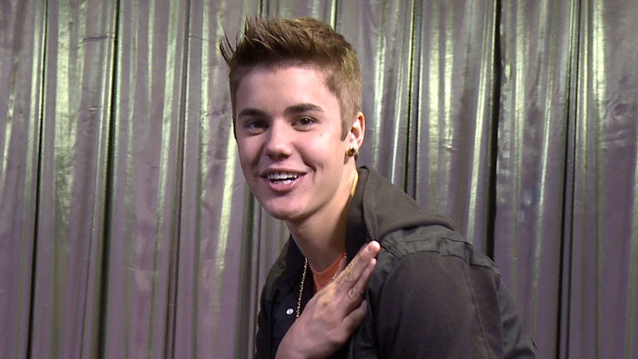 Justin Bieber's Double Dream Hands! | Behind The Scenes | On Air With Ryan Seacrest