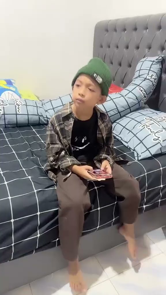 Vidio kocak dan gokil @nyaikembang1nyaikembang1 /gak mau LG deh tinggal di situ?