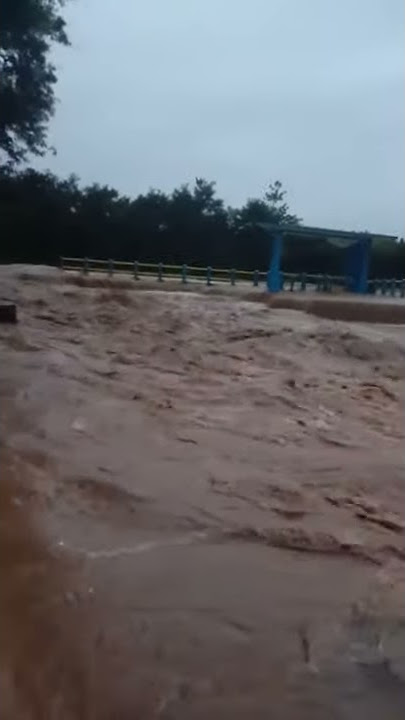 Sungai Bone mulai meluap