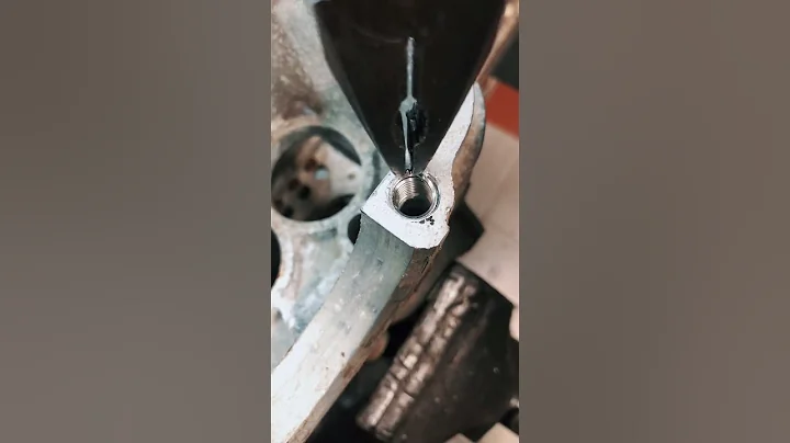 How to remove helicoil insert #mechanic #homegarage #viral #mechanical
