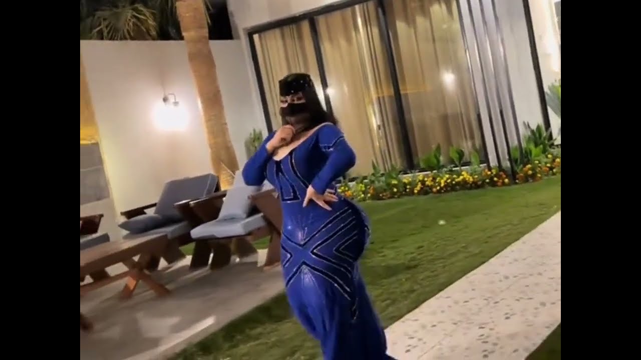 🔥 Arabic Hot Plus-Size Women Fashion Model | Arabian Curvy Style Inspiration 🔥