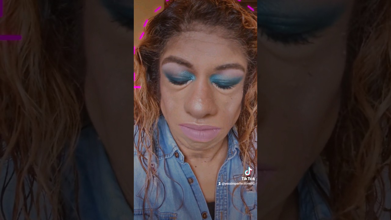 Blue eyeshadow look using 