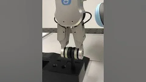 On Robot RG2-FT Gripper in action - End effector with Universal Robot