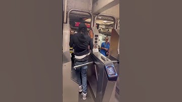 Thumbnail of Don't mess around with New Yorkers #newyork #shorts