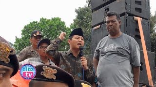 Menegangkan Aksi Nekat Wakil Bupati Trenggalek Terjun Ditengah Aksi Demo Nelayan - bioztv.id