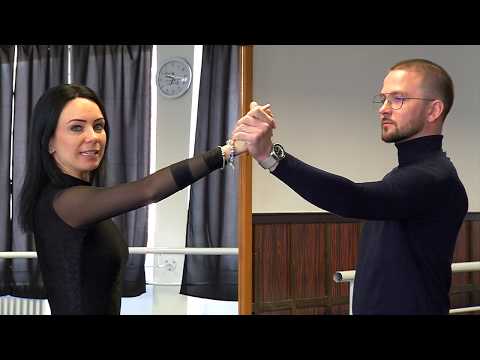 Videó: Hogyan Kell Táncolni Egy Lassú Keringőt