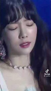 baekhyun reaction when taeyeon sing It's not fine 😭😥😥😟