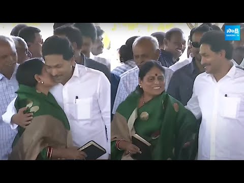 CM YS Jagan and YS Vijayamma Visuals at YSR Ghat | CM Jagan Bus Yatra @SakshiTV - SAKSHITV