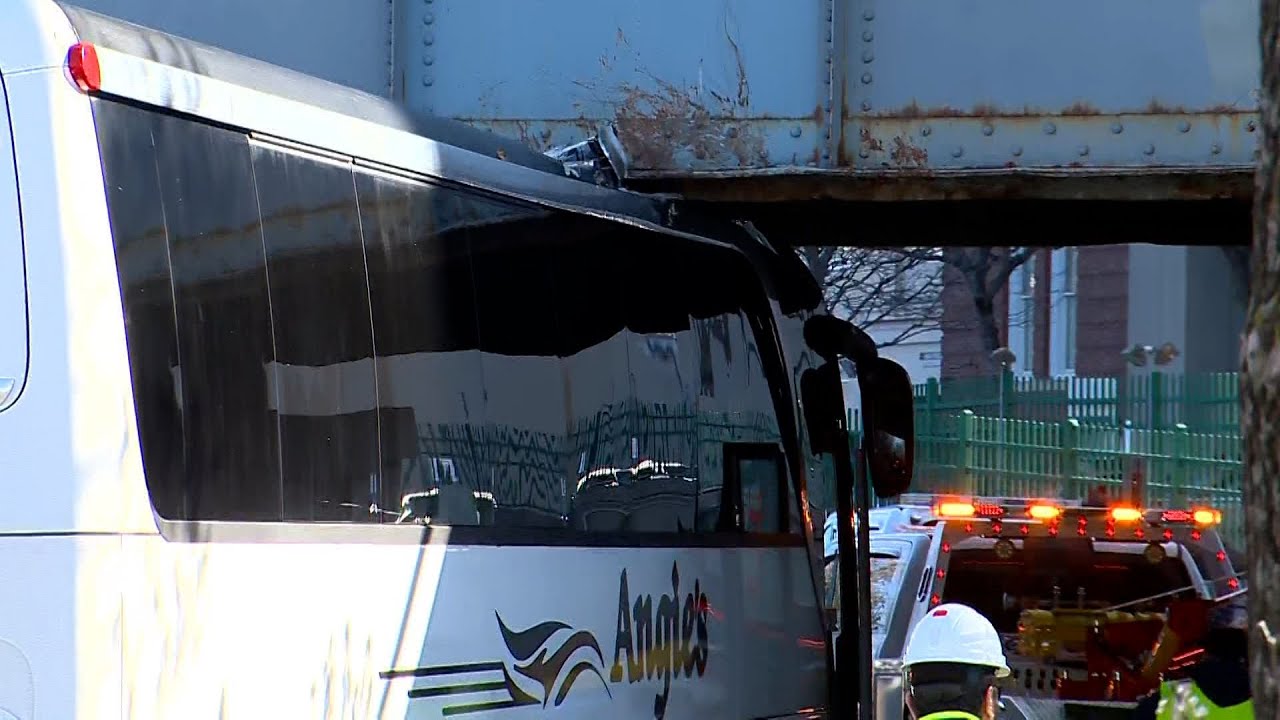 Charter bus gets 'Storrowed' near Longfellow Bridge