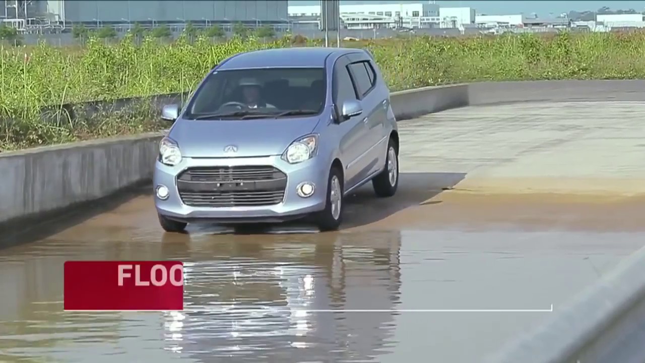 Daihatsu Ayla 2013 Test Banjir Youtube