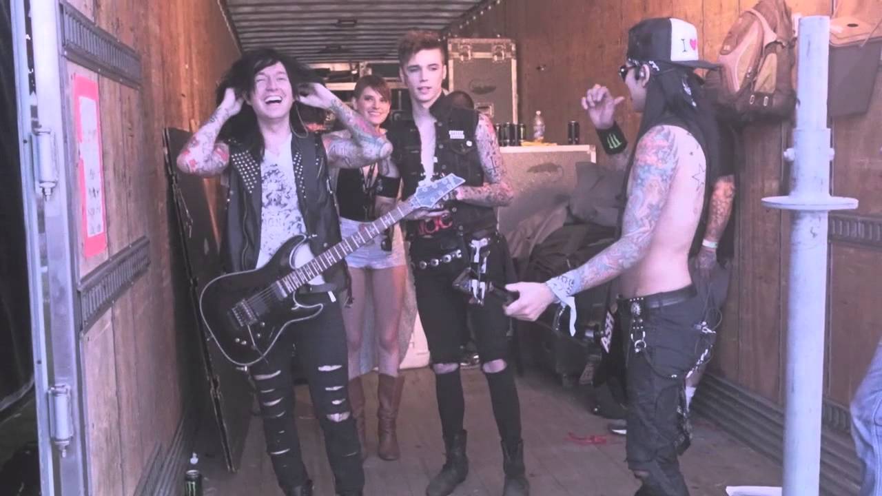 Two-Minute Warning, Warped 2013: Black Veil Brides