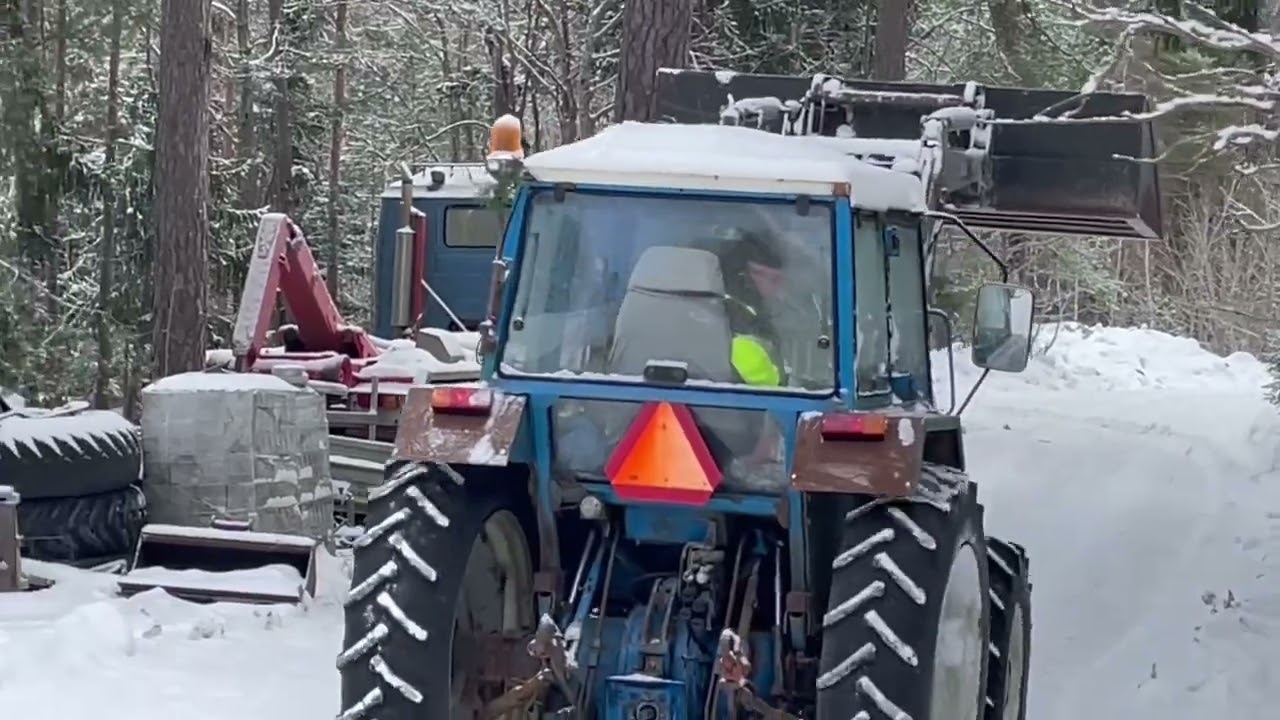 Jordbrukstraktor Ford 4610 4WD med lastare och redskap