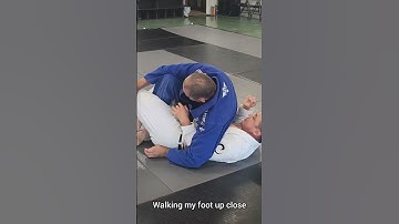 Knee Shield Half Guard Pass to Mount #bjj #bjjmoves #halfguard #guardpass