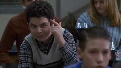 Freaks and Geeks E15 - Neil makes fun in the class Scene