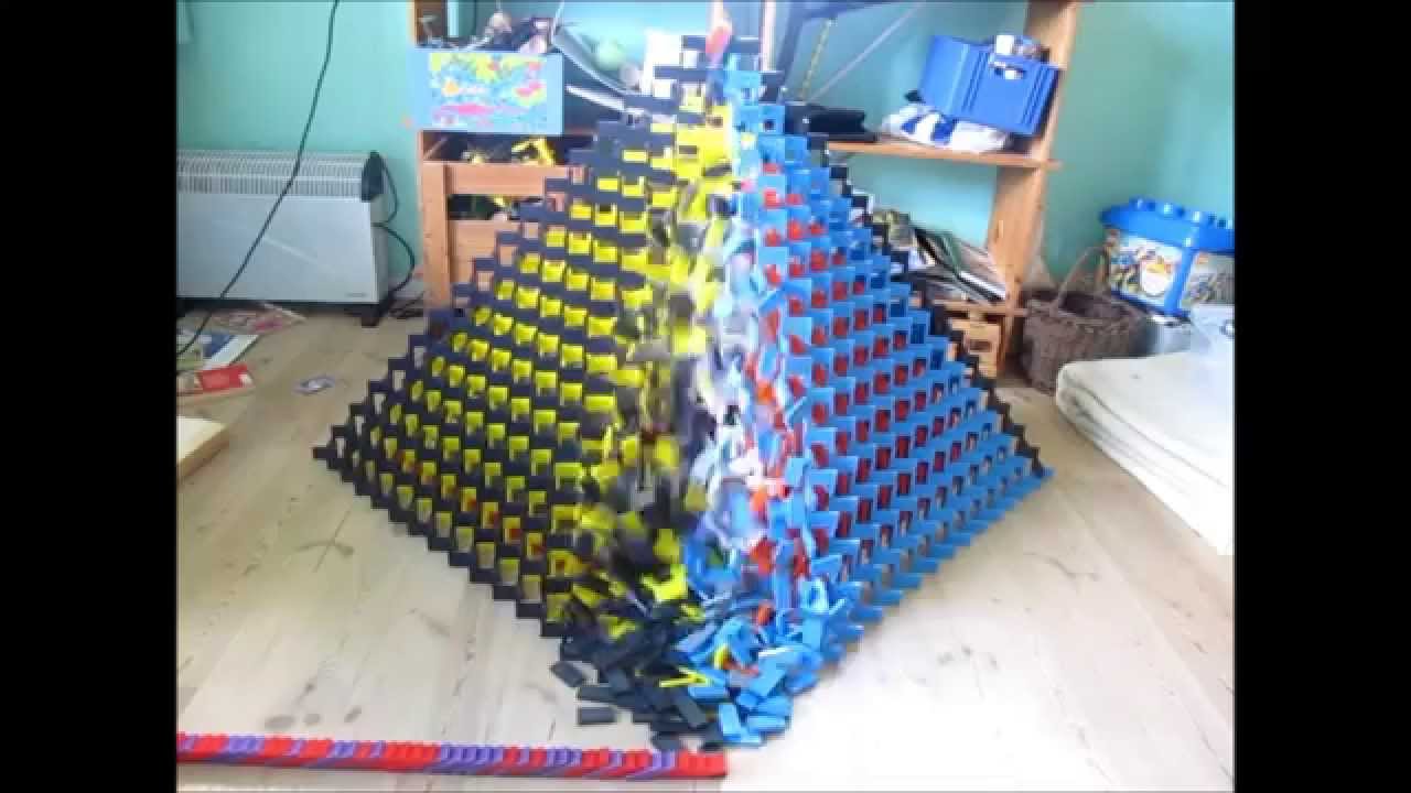 18x18 Half 3d Domino Pyramid - Personal Record - YouTube