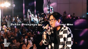 Juicy Luicy - Bukan Orangnya (Live at Youtube Music Night)