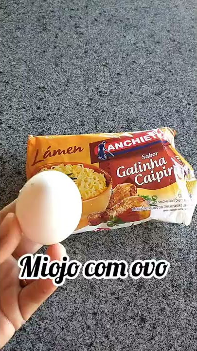 como fazer miojo com ovo?
