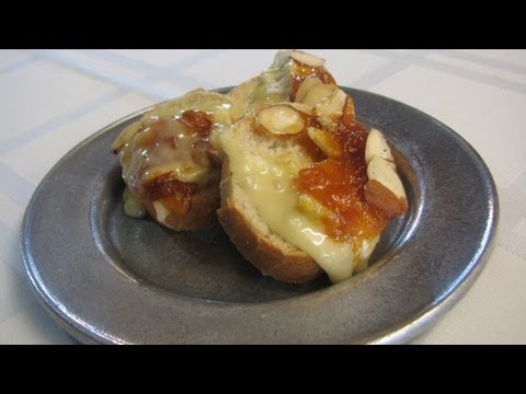 baked-camembert-with-apricot-glaze---lynn's-recipes