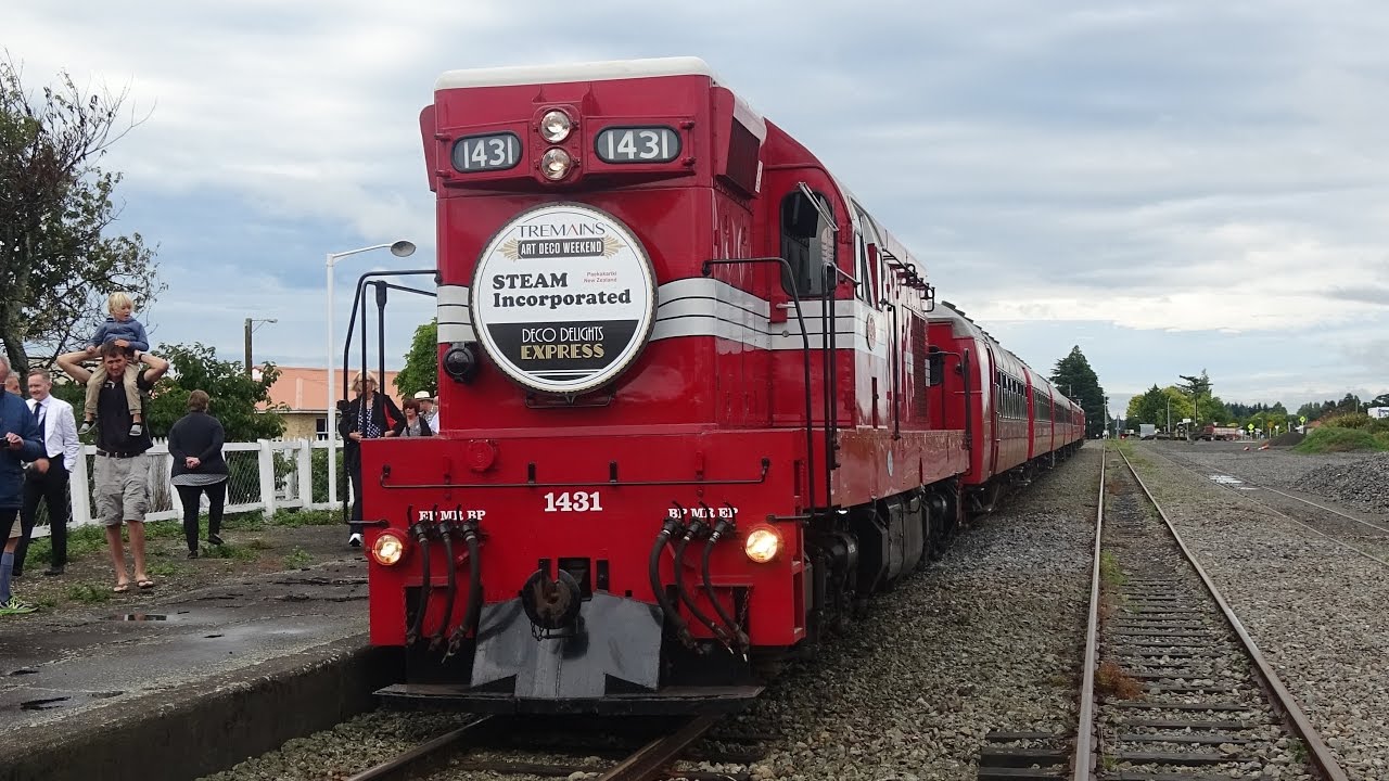 Deco Delights Express - Driver and passenger views – Woodville to Napier (New Zealand)