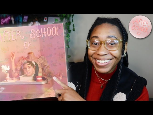 UNBOXING MELANIE MARTINEZ AFTER SCHOOL EP VINYL! 💿🤯 (IT’S SO PRETTY!)