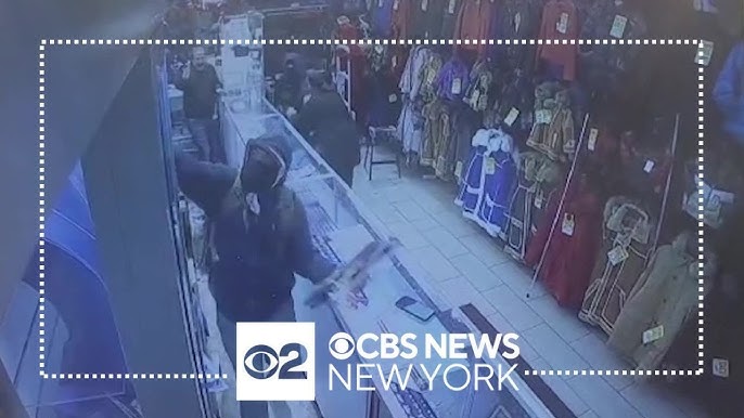 Nypd Hunting For 2 Suspects In Armed Robbery Of Bronx Jewelry Store