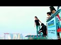 شاب ينقذ حبيبته من أعلى البرج بطريقة رهيبه