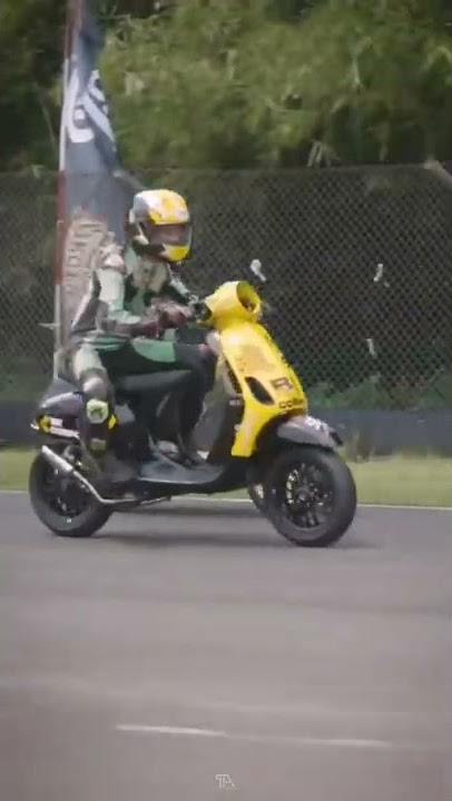 Vespa race the brotos #shorts #short