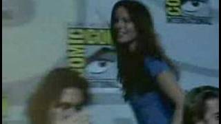 Kate Beckinsale hugs tearful fan at Comic-Con 2005