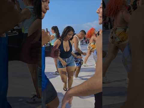 Bailando Un Sabrosa Salsa
