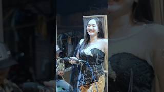 Banyu Langit Dadi Banyu Udan Versi Bunda Ersa dangdut dangdutskoplo