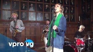 Cate le bon and her band perform miami from the 2019 album reward. we
recorded this song in utrecht university academiegebouw during
festival guess wh...