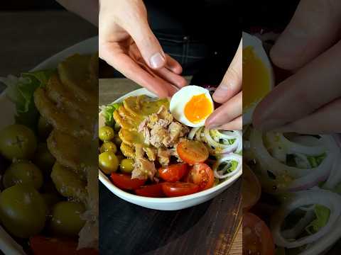 Легкий салат нисуаз с запеченным картофелем