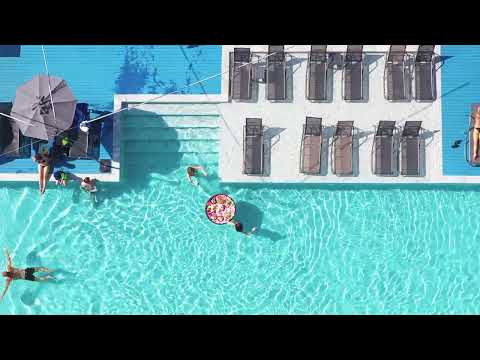 Hotel Clover Patong Phuket video