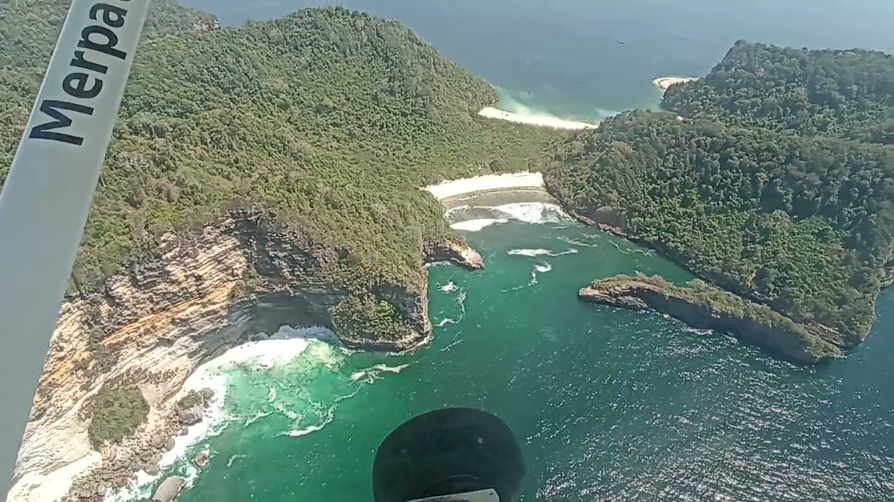 pulau nusa barong Jember dari udara