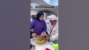 Correct way to fill piping bag #hkrshorts #hkrbakingacademy