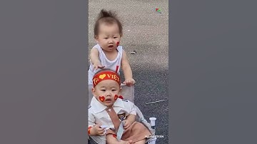 Thiêng liêng màu cờ Tổ quốc trên các ngõ phố Thủ đô