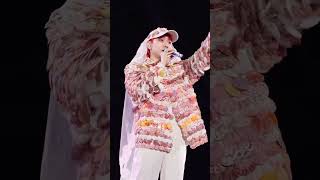 可是他这次是戴着头纱唱《如果爱忘了》诶 #汪苏泷 #汪苏泷演唱会