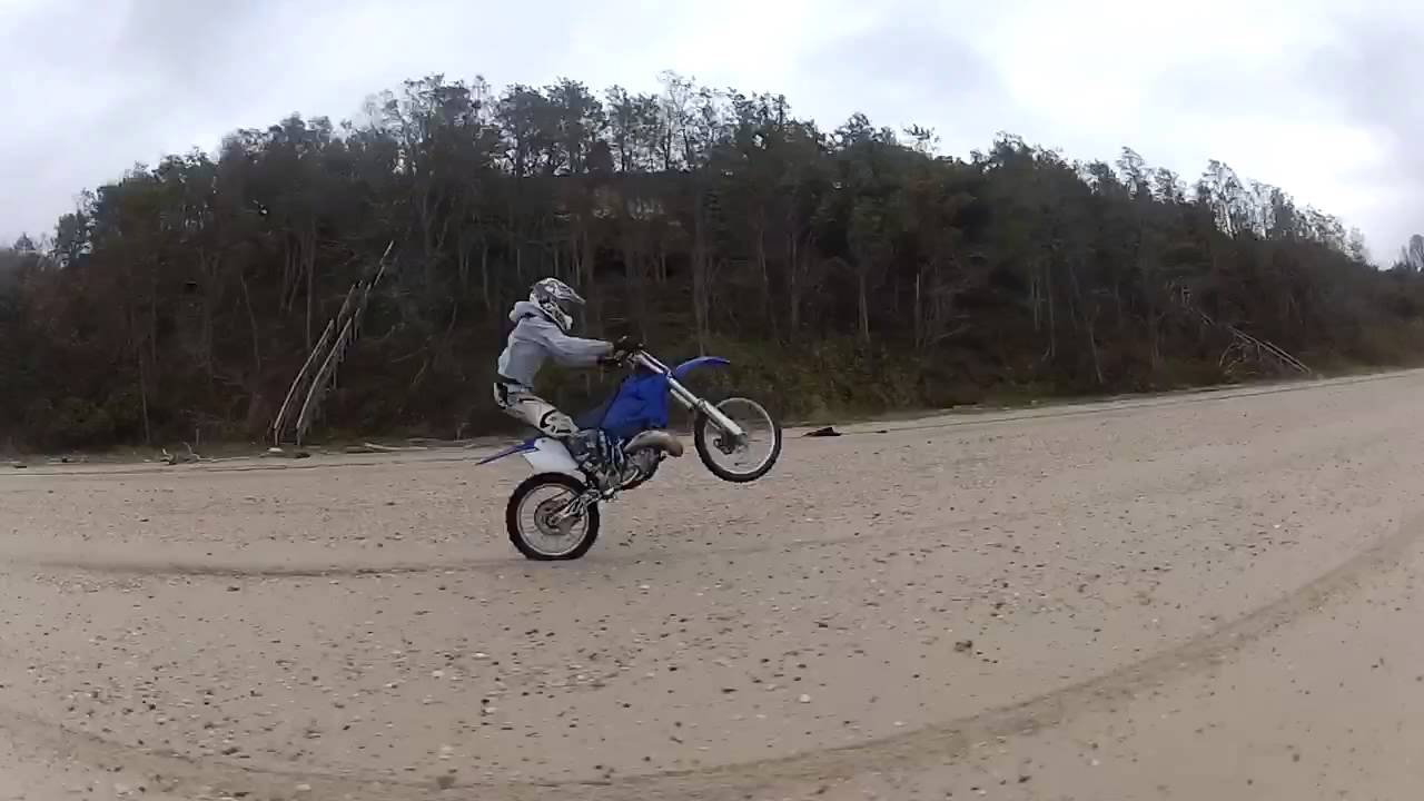 Yz125 beach wheelie YouTube