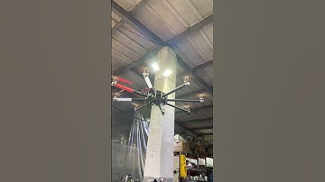 Саша запускает огромный самодельный осветительный дрон прямо в мастерской DP Labs