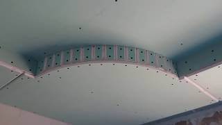 потолок 6. Классический, монтаж из гипсокартона, белый вариант. Gypsum ceiling.(видео о том как выглядят разные по дизайну гипсокартонные потолки в реальности. Классический стиль : прямой..., 2014-06-29T20:09:39.000Z)