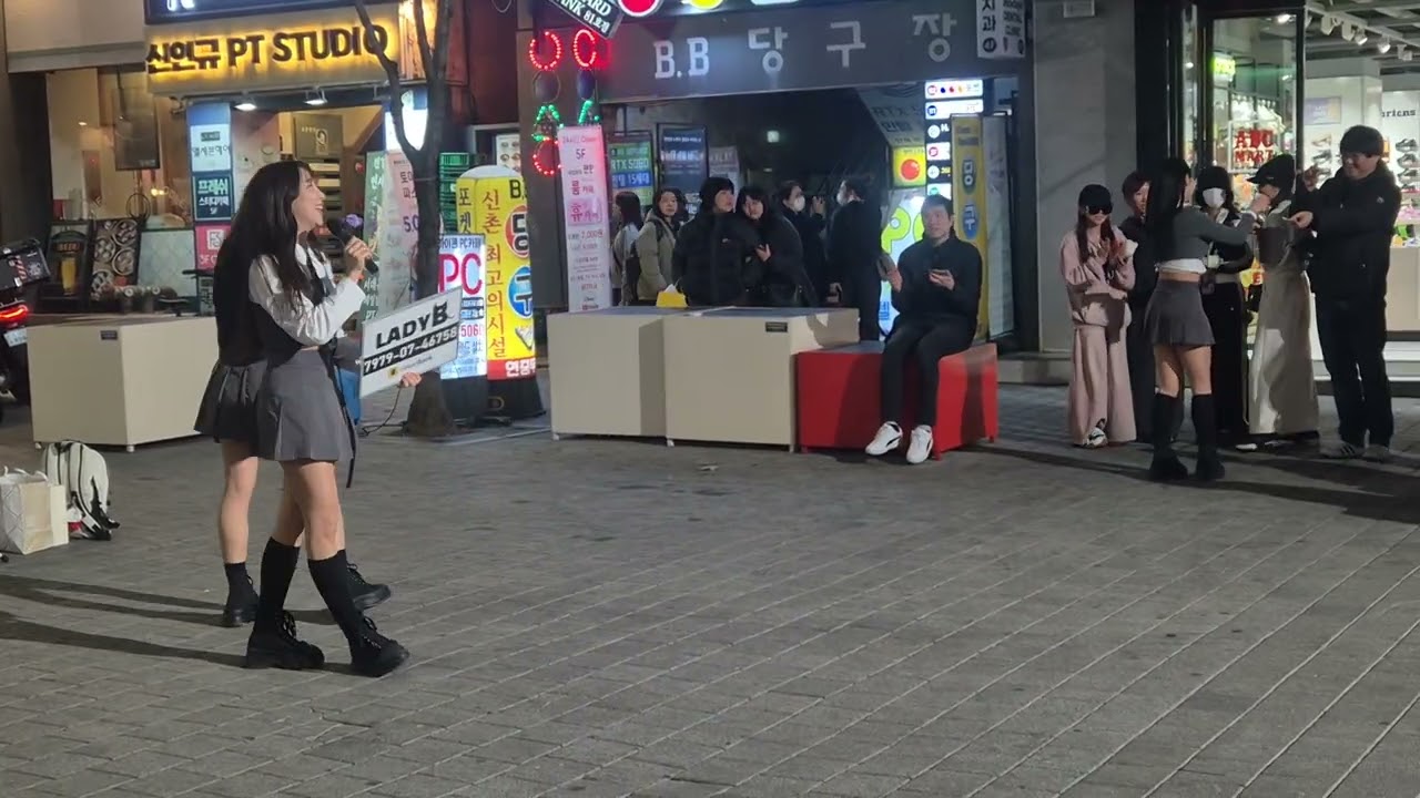 20260228 204547 #레이디비 신촌 버스킹 #LadyB Sinchon Busking