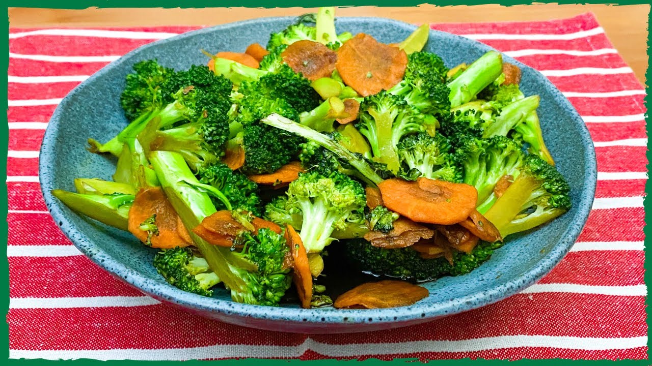 @semetendonacozinha preparou um suculento brócolis refogado com cenoura!