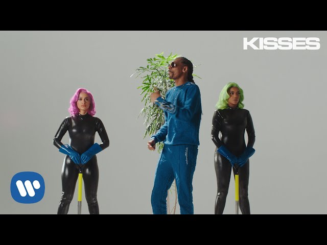 Anitta with Ludmilla and Snoop Dogg feat. Papatinho - Onda Diferente (Official Music Video)