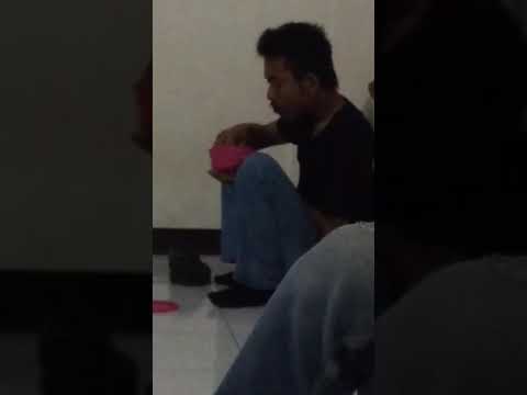 Putus cinta makan Teruss... 